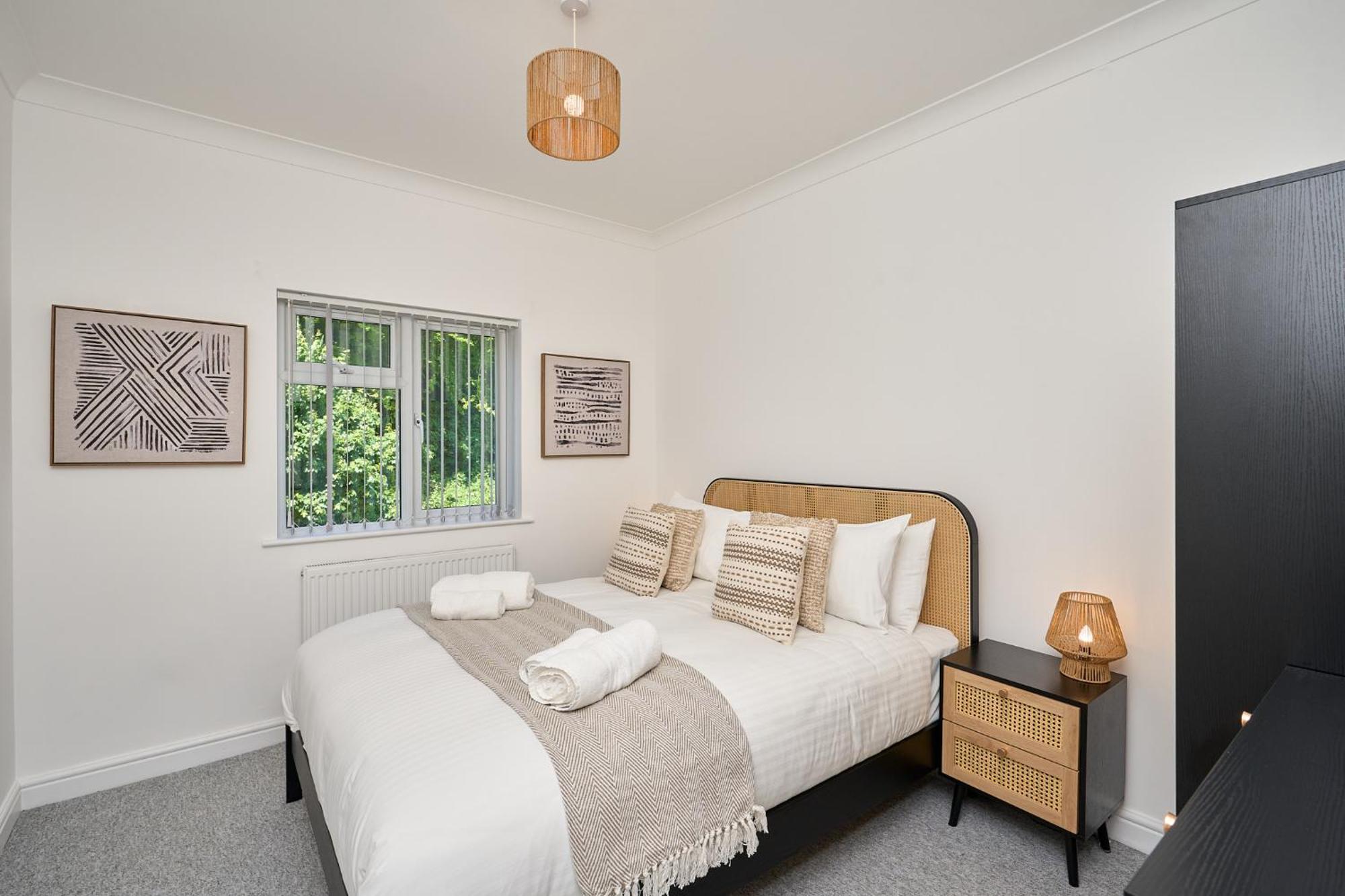 Spacious 1 Bed Apt - Stunning Views & Private Parking - 5 Mins To Beach - Dog Friendly - Close To Ventnor, Shanklin & Sandown - Ideal For Friends, Families & Business Travellers - Sleeps Up To 4 Guests - Managed By "Greenstay Serviced Accommodation" Bonchurch Bagian luar foto