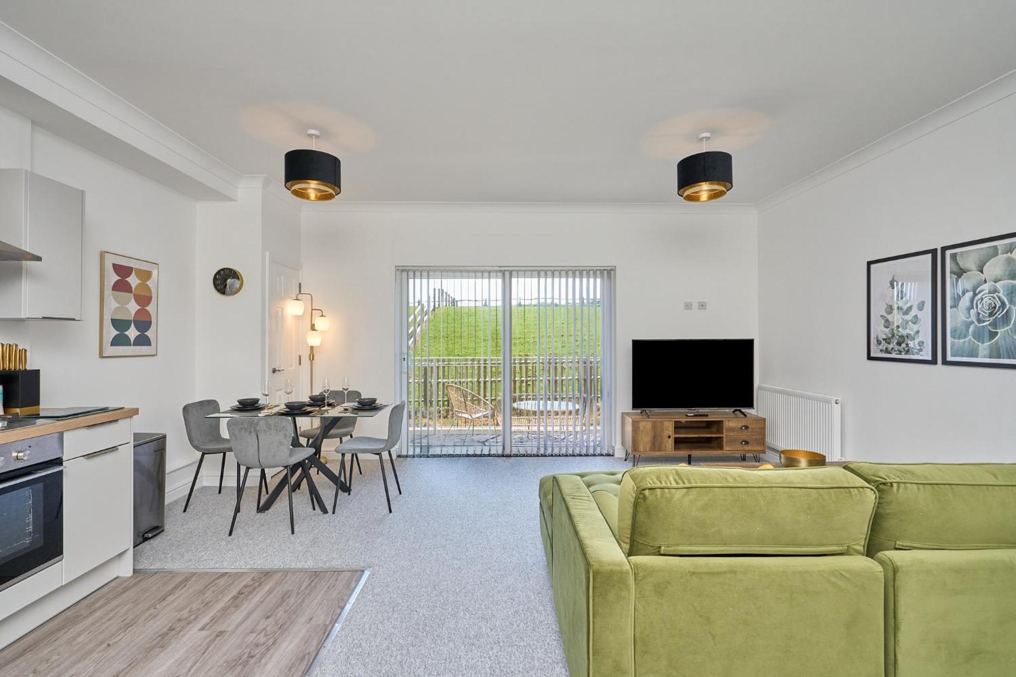 Spacious 1 Bed Apt - Stunning Views & Private Parking - 5 Mins To Beach - Dog Friendly - Close To Ventnor, Shanklin & Sandown - Ideal For Friends, Families & Business Travellers - Sleeps Up To 4 Guests - Managed By "Greenstay Serviced Accommodation" Bonchurch Bagian luar foto