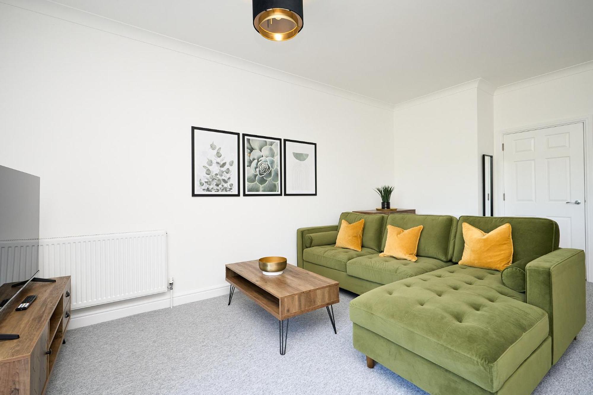 Spacious 1 Bed Apt - Stunning Views & Private Parking - 5 Mins To Beach - Dog Friendly - Close To Ventnor, Shanklin & Sandown - Ideal For Friends, Families & Business Travellers - Sleeps Up To 4 Guests - Managed By "Greenstay Serviced Accommodation" Bonchurch Bagian luar foto