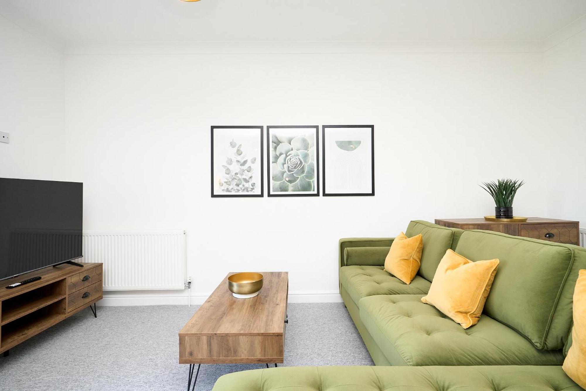 Spacious 1 Bed Apt - Stunning Views & Private Parking - 5 Mins To Beach - Dog Friendly - Close To Ventnor, Shanklin & Sandown - Ideal For Friends, Families & Business Travellers - Sleeps Up To 4 Guests - Managed By "Greenstay Serviced Accommodation" Bonchurch Bagian luar foto